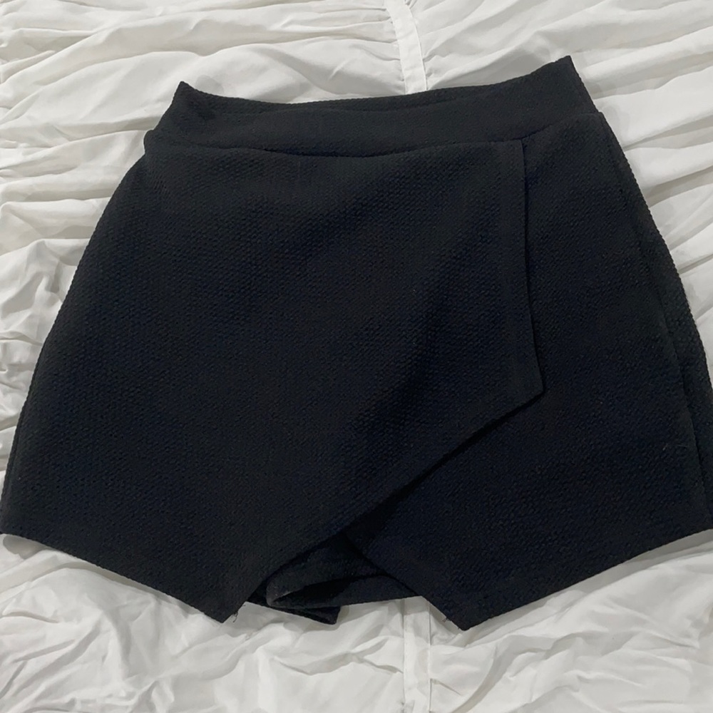 Black Skort